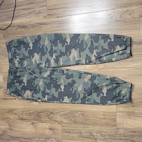 Zac & Rachel Camo Joggers - Picture 7 of 13